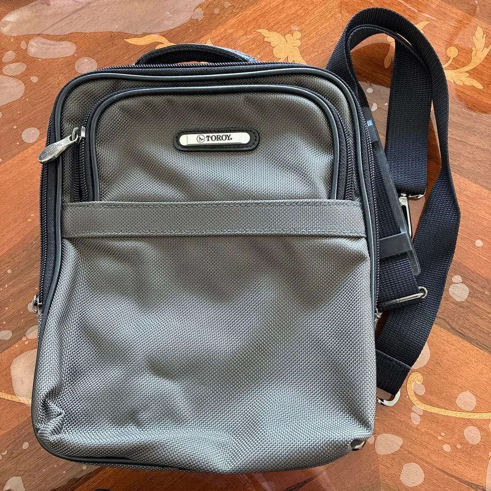 TOROY グレー ショルダーバッグ