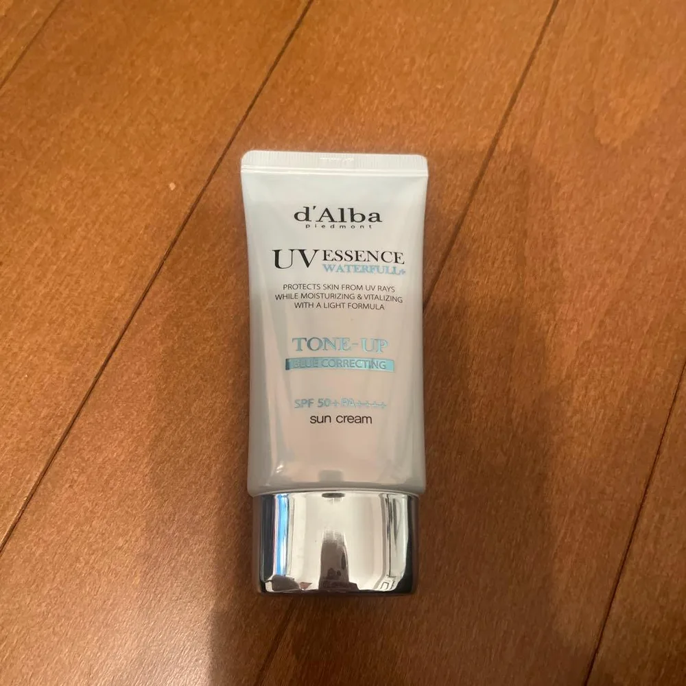 d'Alba UV ESSENCE WATERFULL TONE-UP