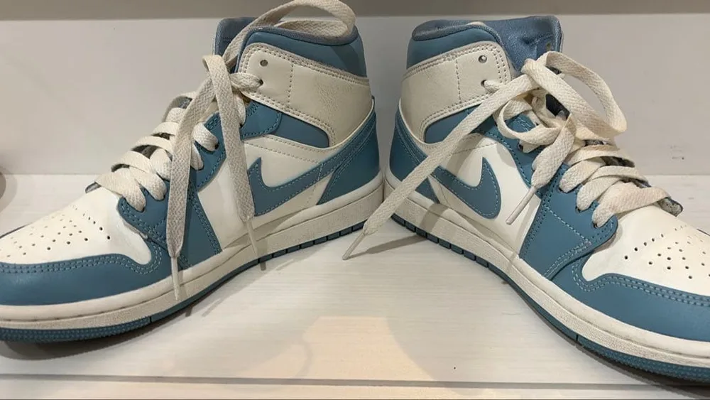 Nike Air Jordan 1 สูงสีน้ำเงินสีขาว