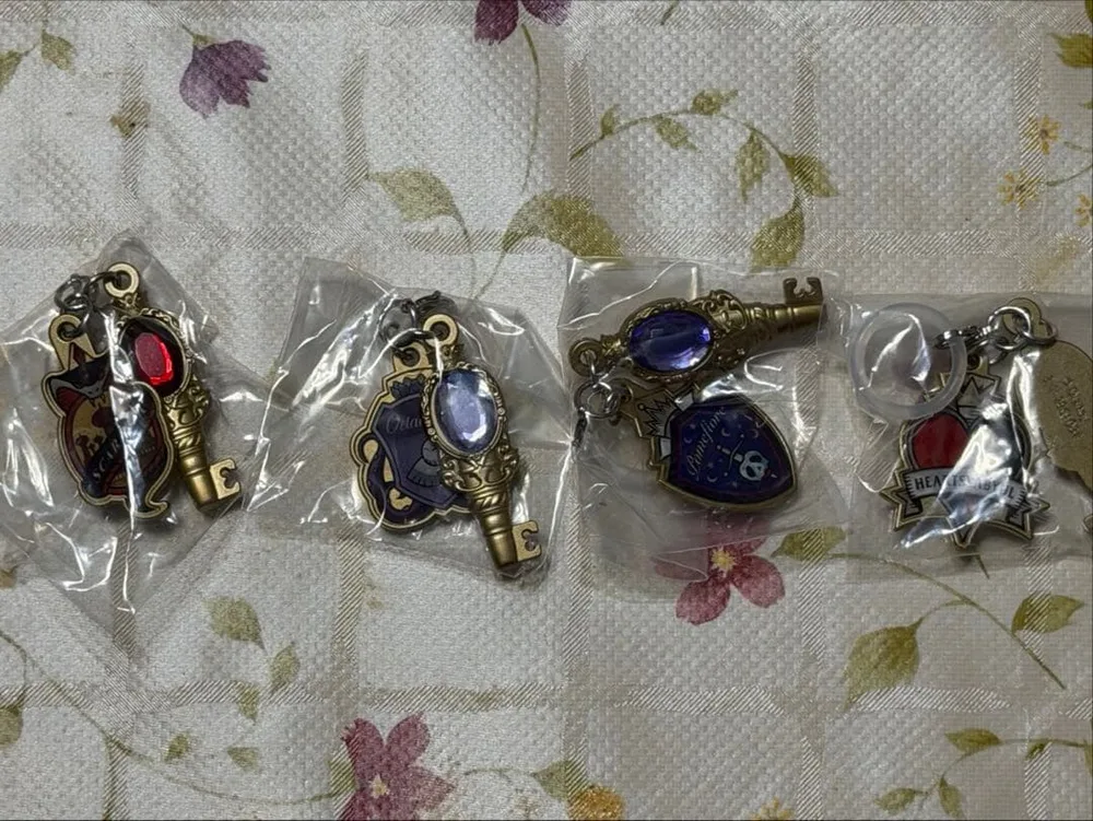 ディズニー ツイステッドワンダーランド めじるしアクセサリー まとめ売り