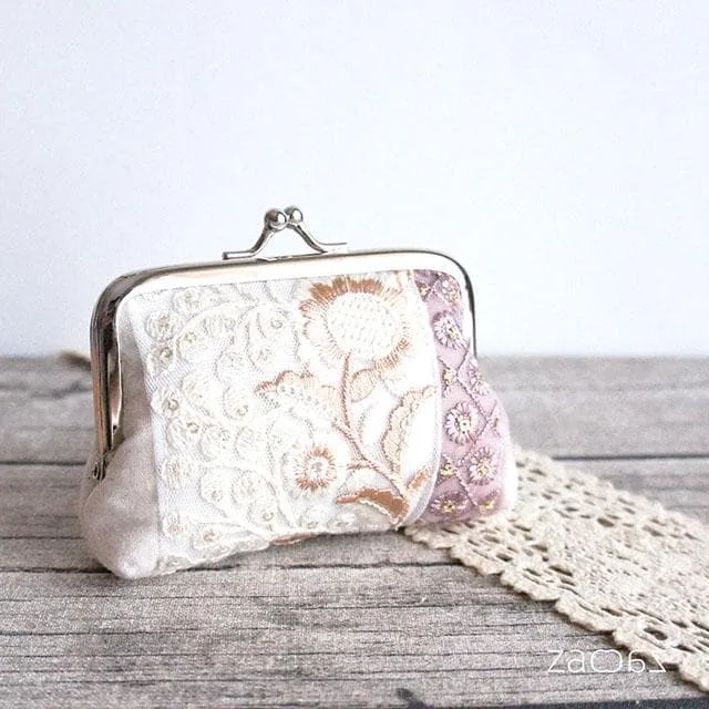 ミニがま口ポーチ*インド刺繡リボン*ホワイト