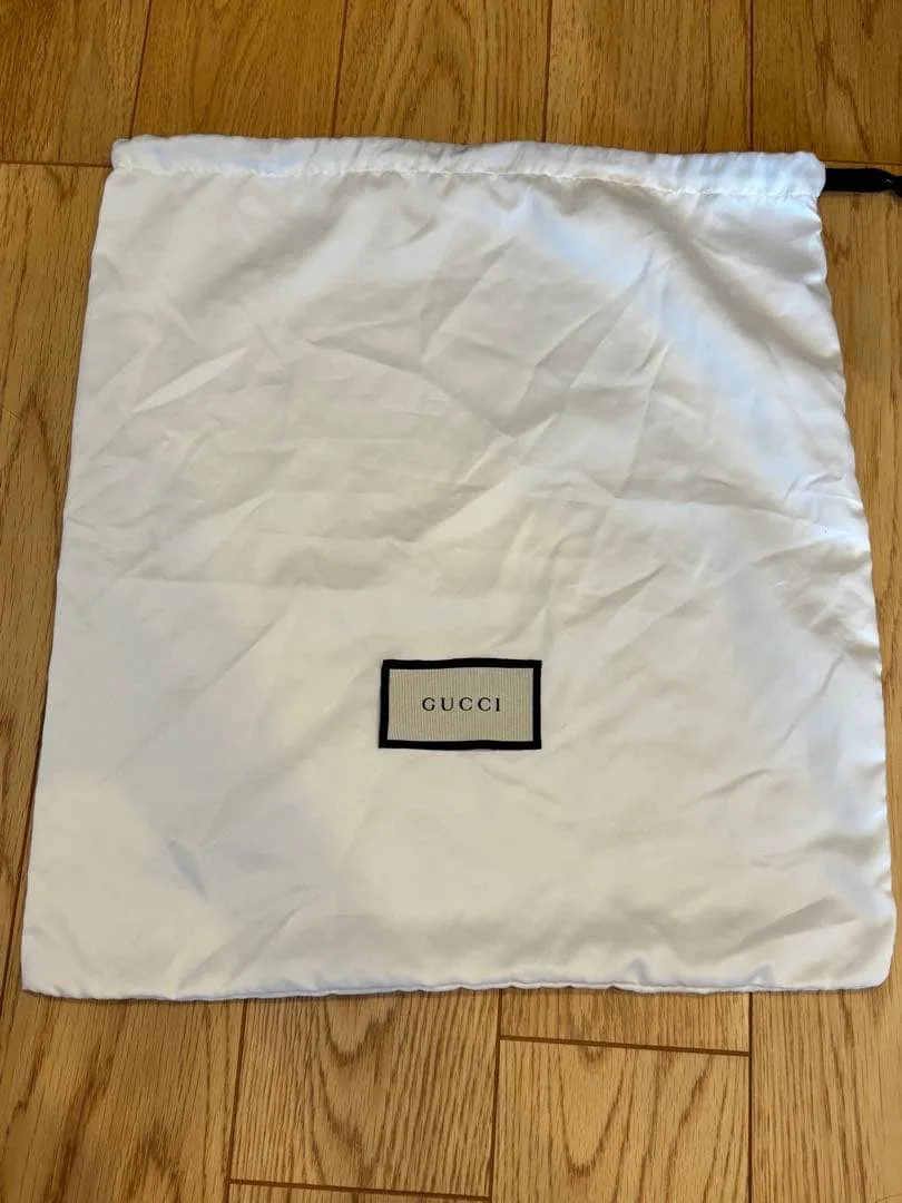 GUCCI กระเป๋าเก็บของ Gucci กระเป๋าหูรูด กระเป๋าผ้า