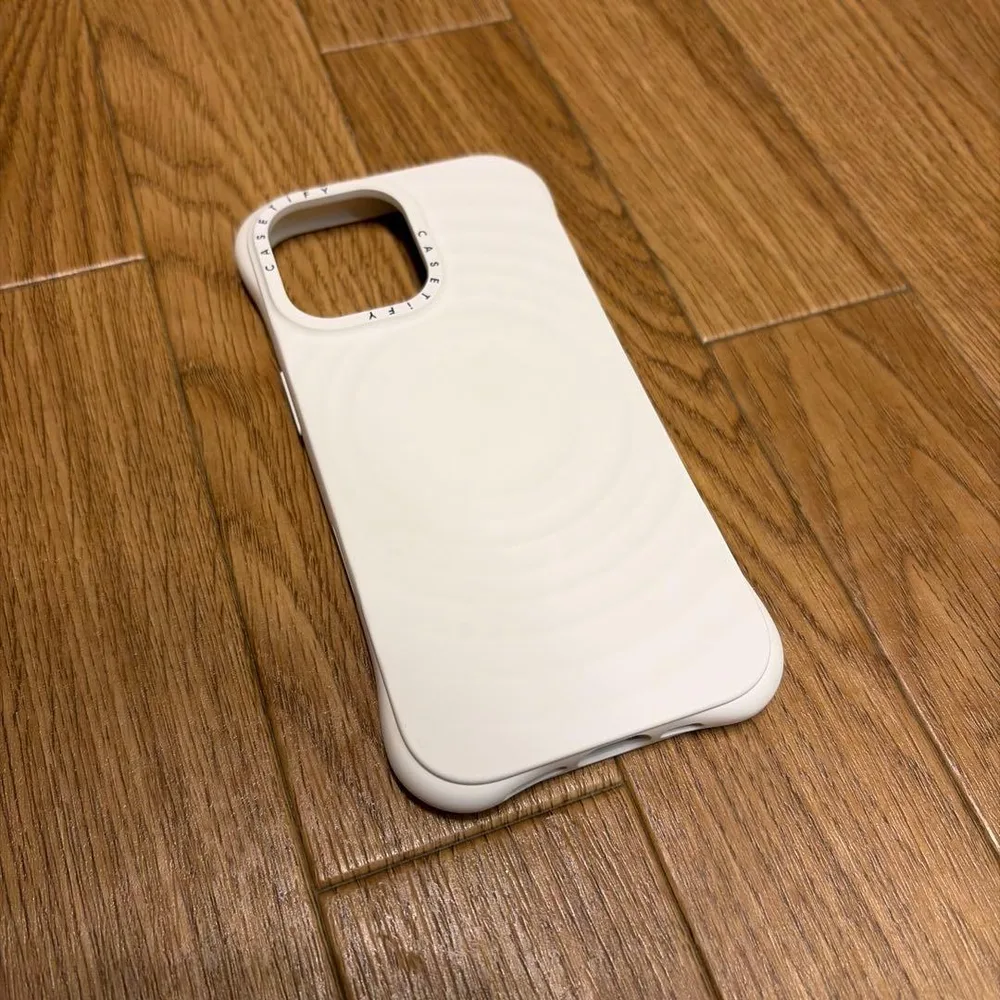 CASETiFY iPhone17ケース ホワイト