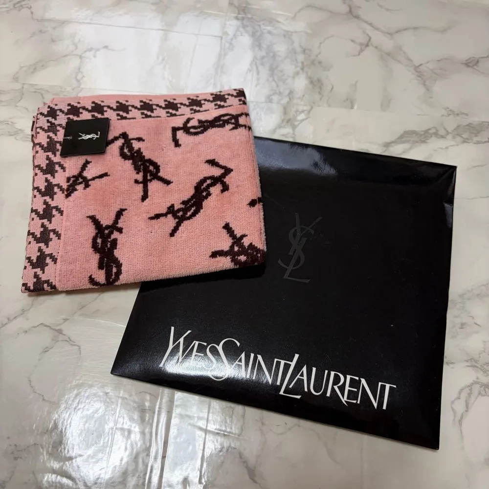 レア 早い者勝ち 新品 未使用 Yves Saint Laurent ハンカチ