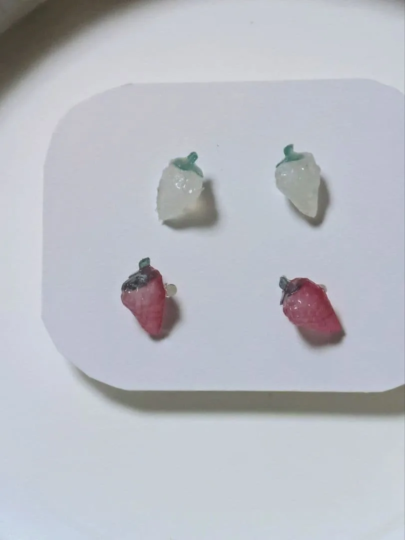 ハンドメイド ピアス いちご 2種セットNo.238