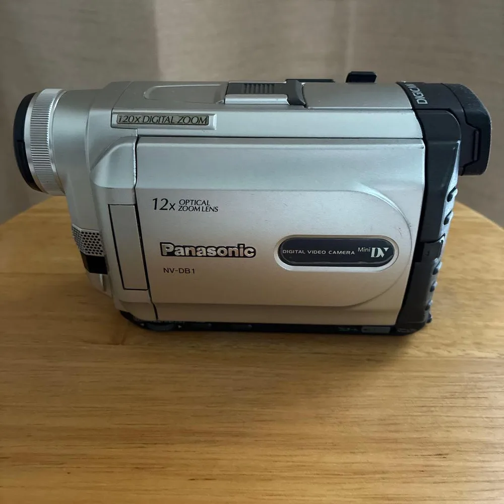 Panasonic ビデオカメラ NV-DB1