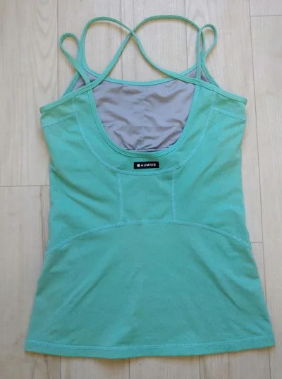 美品 AUMNIE ブラトップ カップ付きトップス ヨガウエア