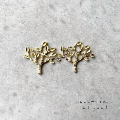 ゴールド ツリーピアス・樹脂ピアス・イヤリング