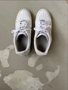 รองเท้าผ้าใบ NIKE Air Force 1 สีขาว