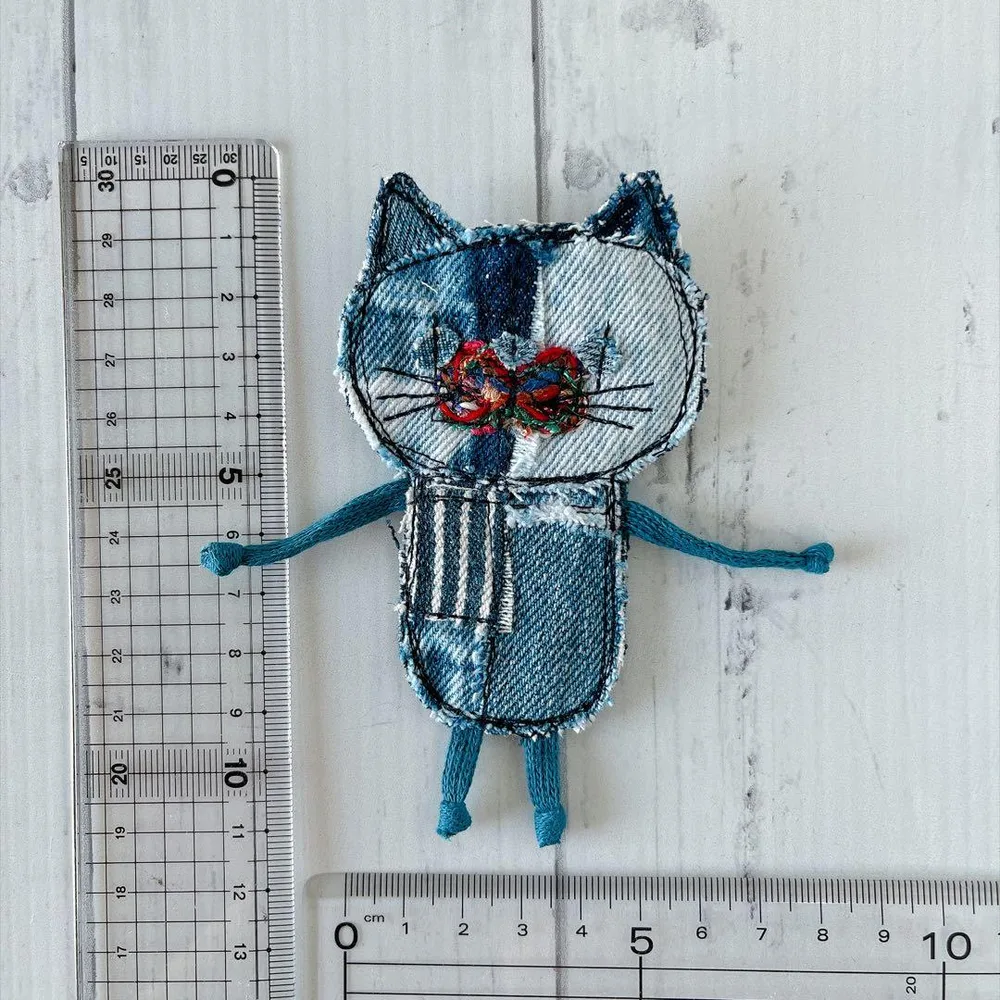 ハンドメイド ブローチねこ(denim)