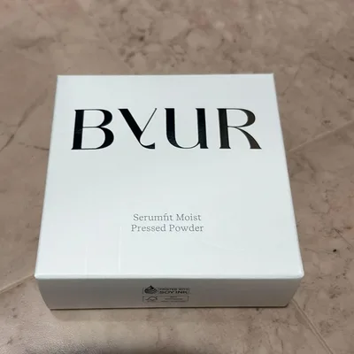 BYUR セラムフィット モイストプレストパウダー 01 ピンク