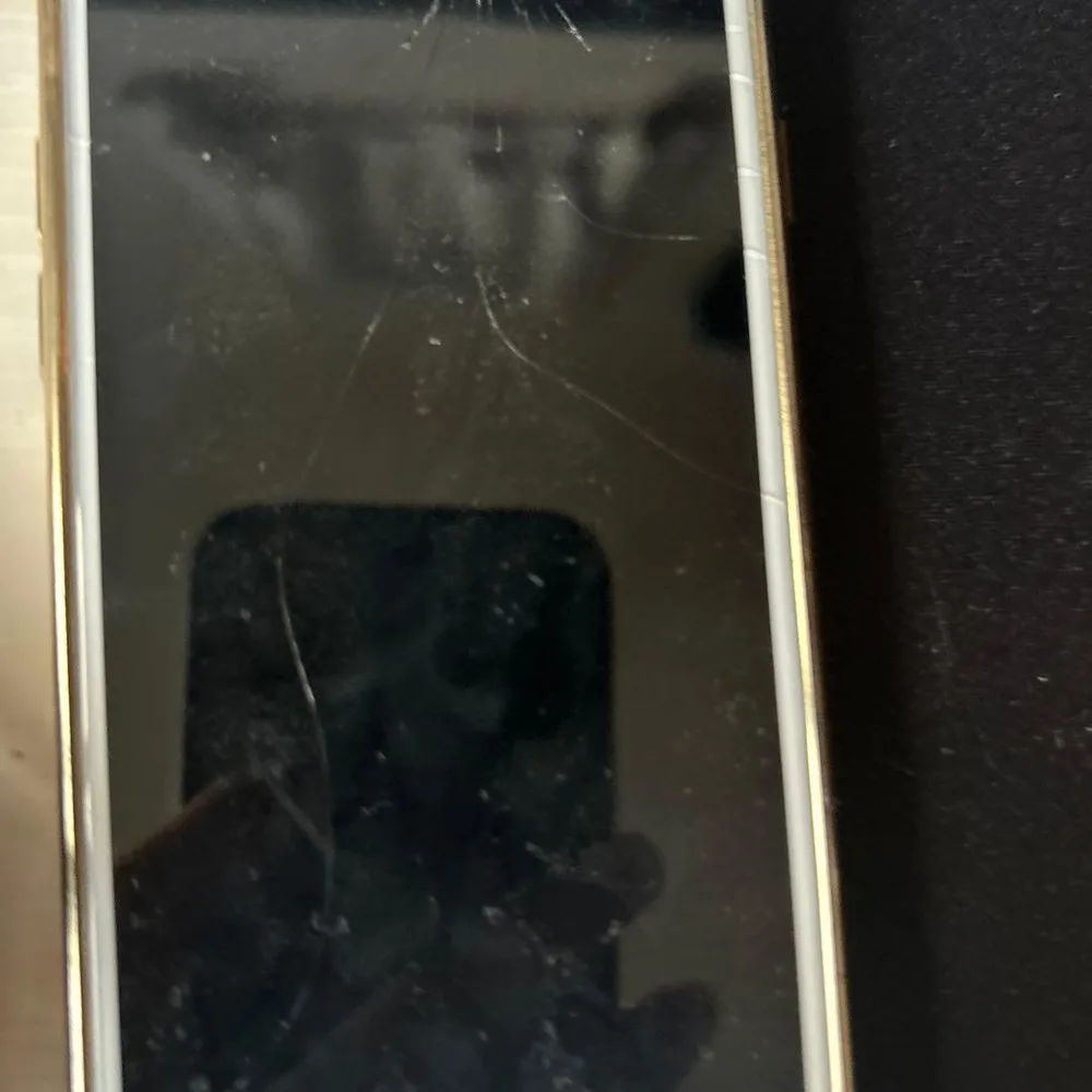 Apple iPhone 本体 ホワイト