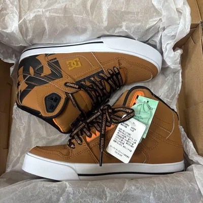 DC SHOES รองเท้าผ้าใบหุ้มข้อสูง สีน้ำตาล