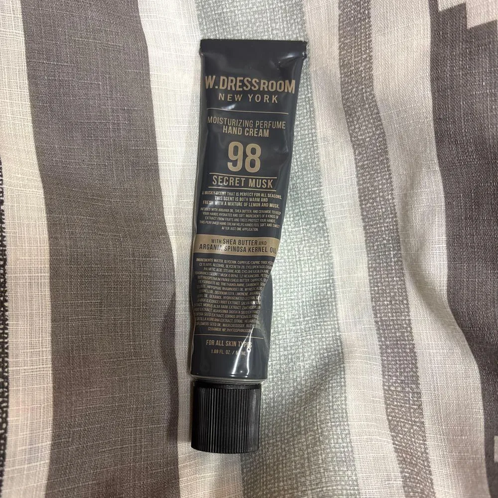 ダブルドレスルーム ハンドクリーム 98 シークレットムスク