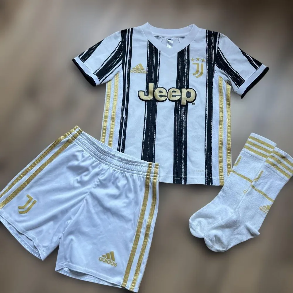 adidas ユヴェントス サッカー ユニフォーム 上下セット キッズ 110