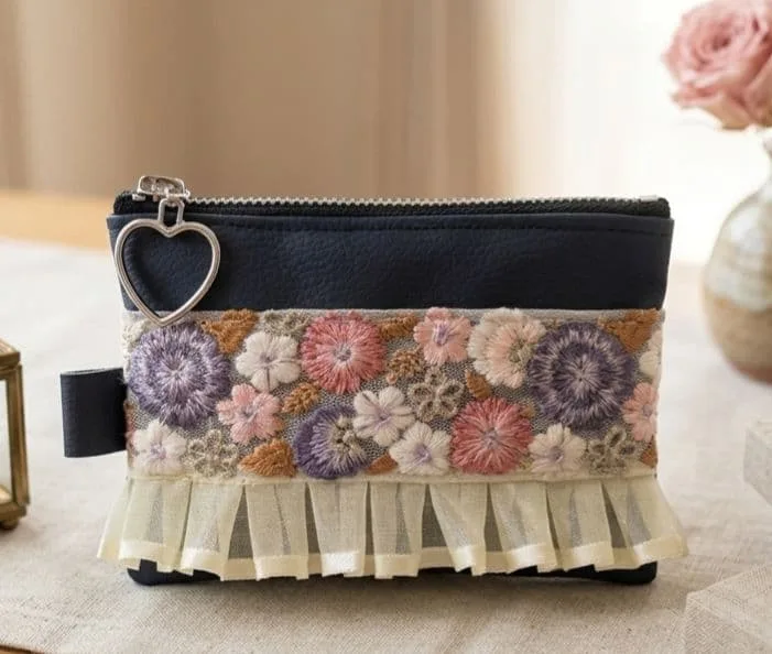 【ハンドメイド】インド刺繍リボンとフリルのポーチ♪
