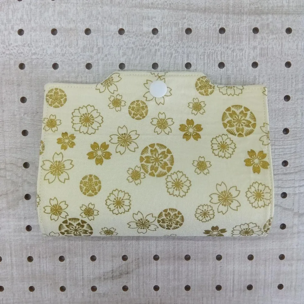 2『桜柄』ハンドメイド クリーム ゴールド 布製 マスクケース 八重桜