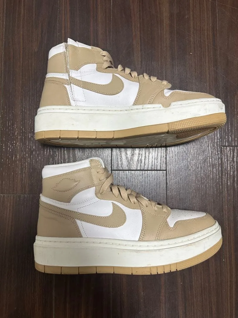 NIKE スニーカー ベージュ ホワイト