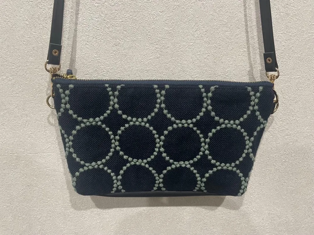 サークル刺繍 ショルダーバッグ ネイビー