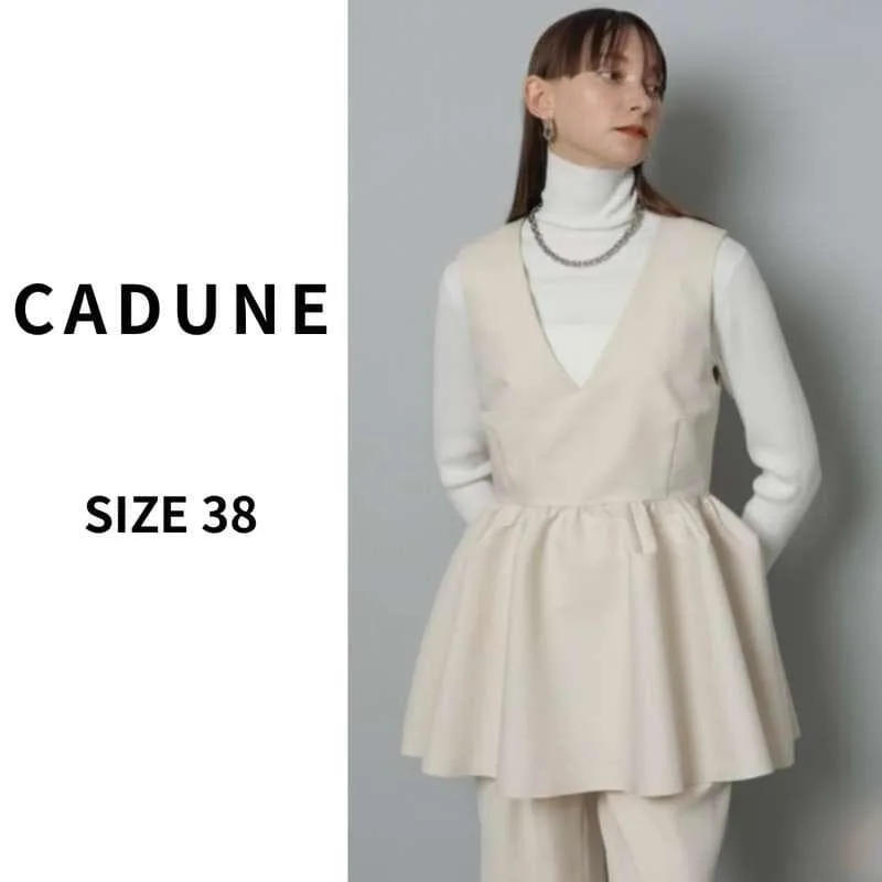 ✨美品✨カデュネ 3Dぺプラムジレ Vネックノースリーブブラウス チュニック