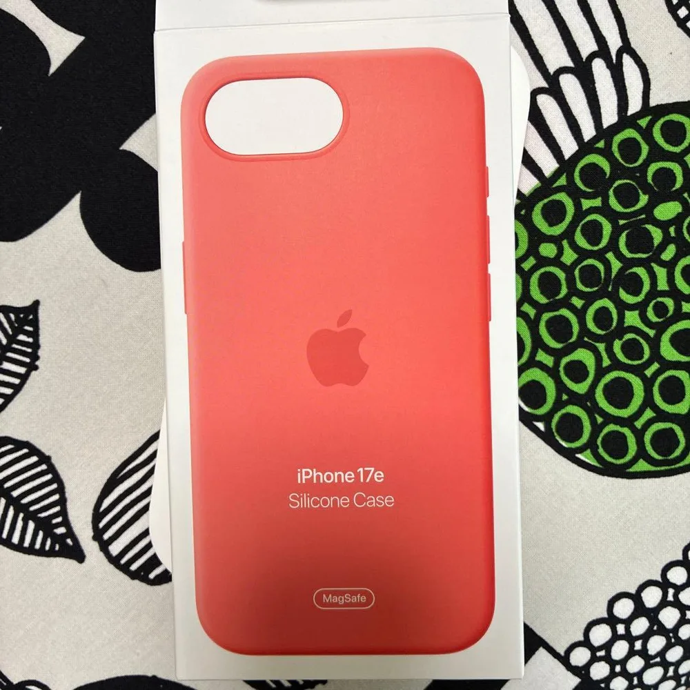 Apple iPhone 17eシリコーンケース Guava