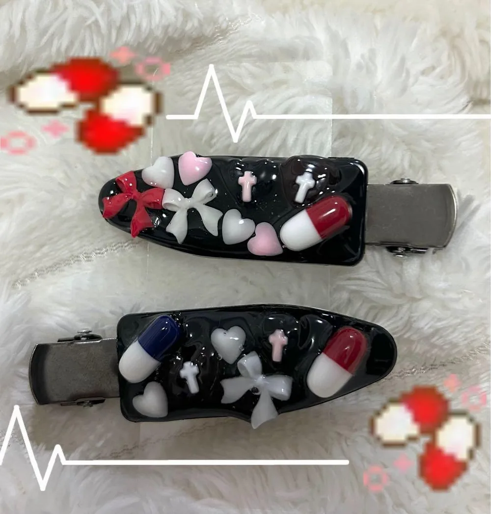 【ハンドメイド】前髪ヘアクリップ 2個セット 乙女×メンヘラレッド