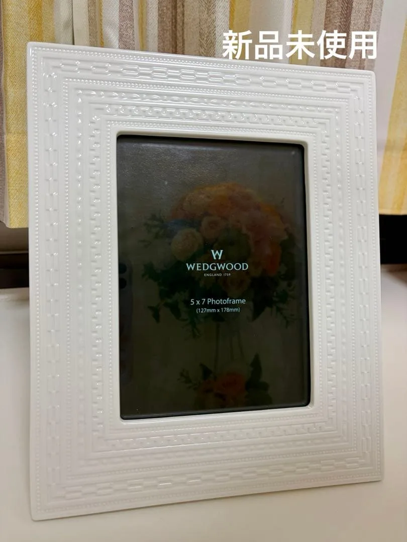 【新品未使用】WEDGWOOD ホワイトフォトフレーム インタグリオシリーズ