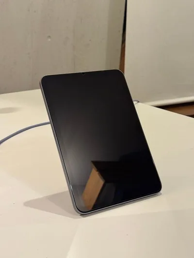 iPad mini(A17 Pro)本体 MOFTスタンド付き