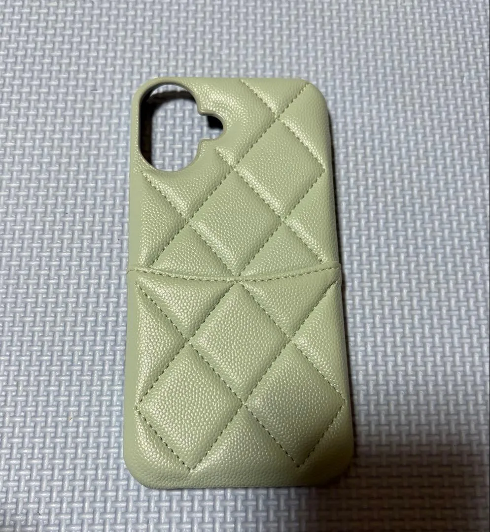 iPhone16Plus用ケース キルティング調 ライトグリーン
