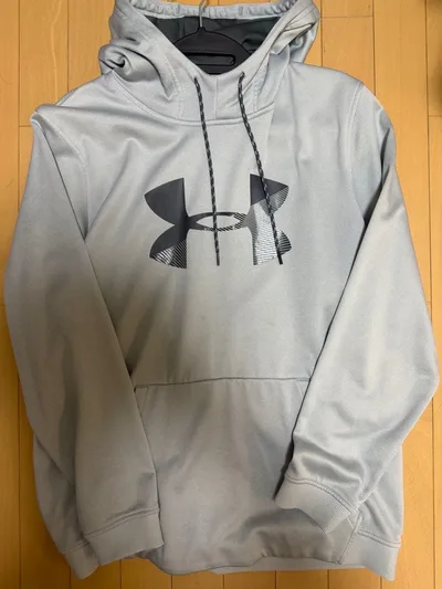 UNDER ARMOUR パーカー グレー