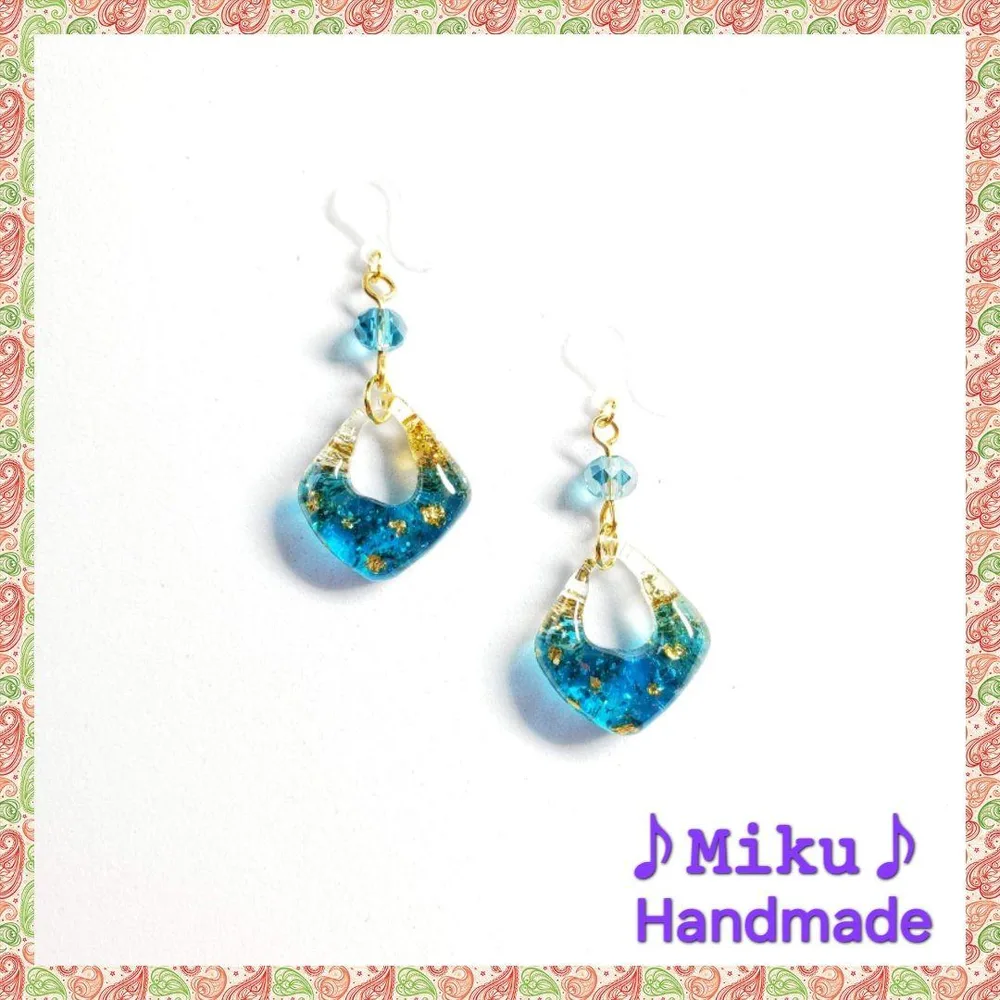 No.587-B 琉球ガラス 変形 レジン ピアス イヤリング コバルトブルー