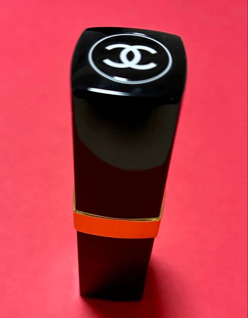 CHANEL rouge noir 18