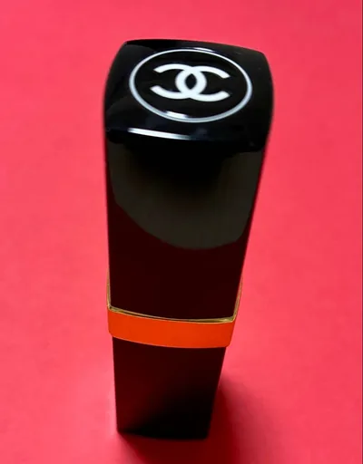 CHANEL rouge noir 18