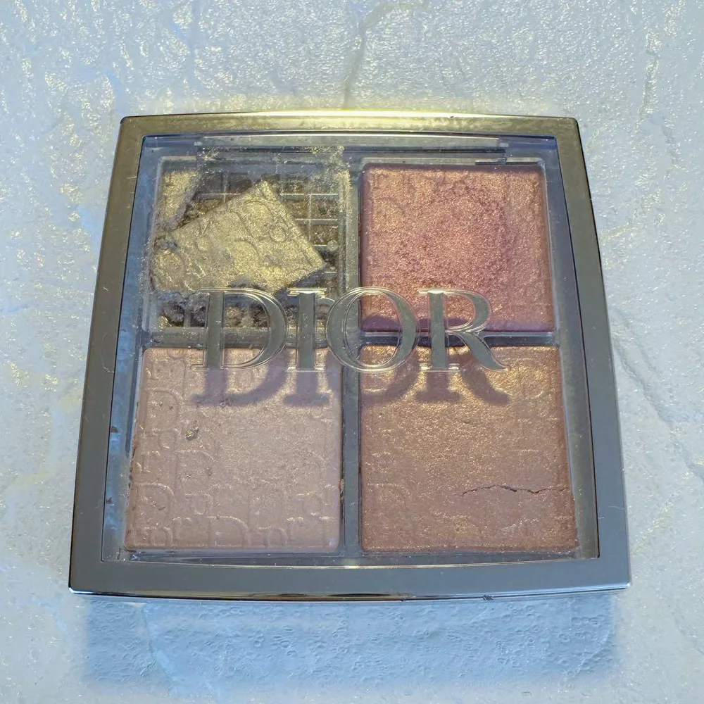 Dior バックステージ グロウ フェイス パレット 004 ローズゴールド