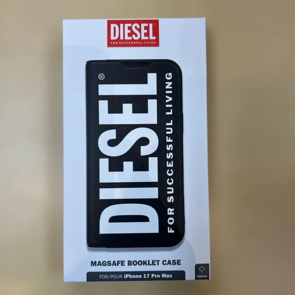 DIESEL iPhone 17 Pro Max 手帳型ケース