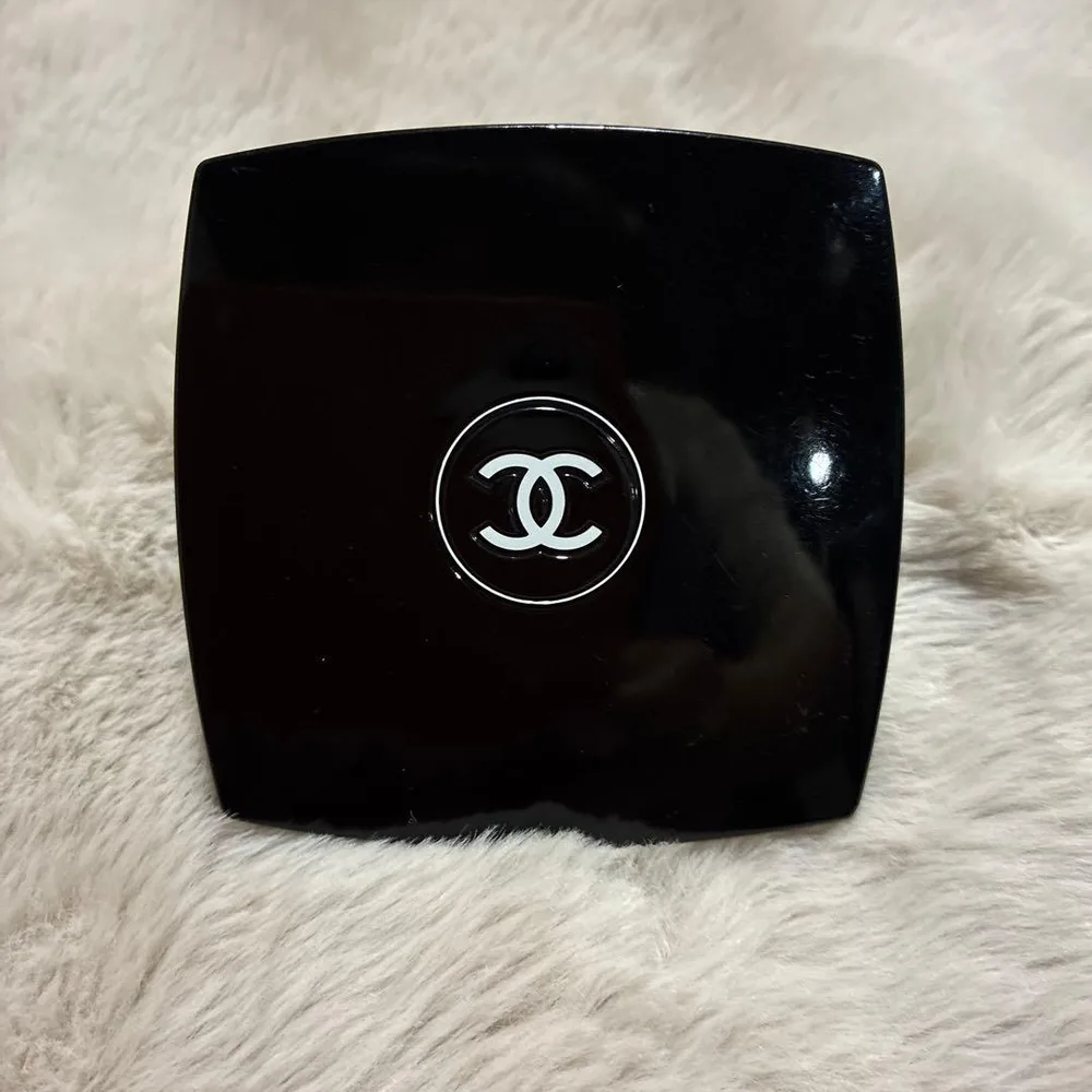 CHANELコンパクトミラー