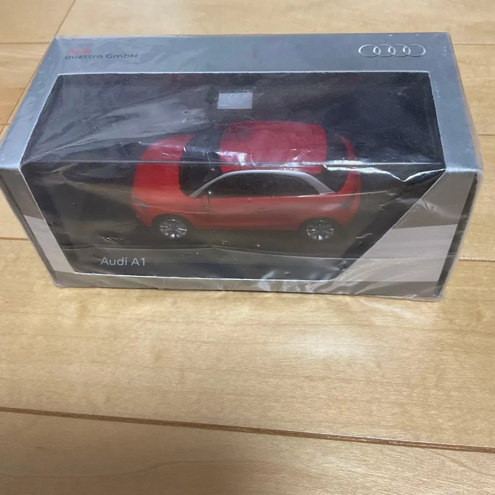 Audi A1 レッド ミニカー 1/43サイズ