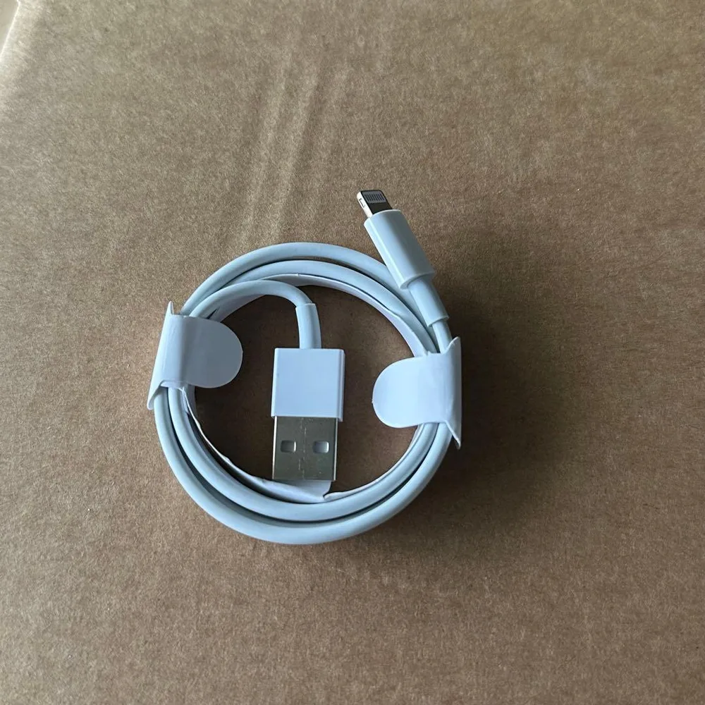 USB-A to Lightning ケーブル ホワイト