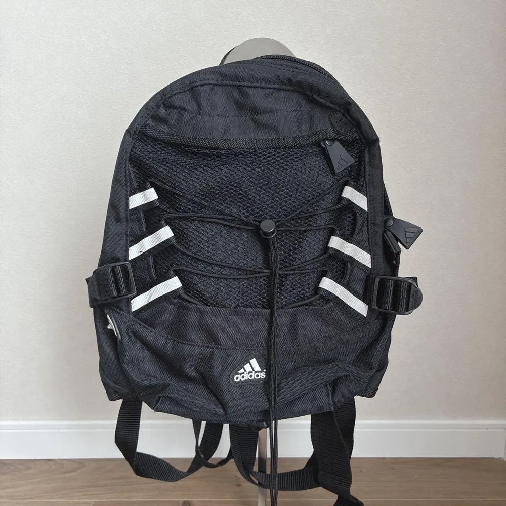 adidas アディダス リュック 黒 Y2K テック系 メッシュ