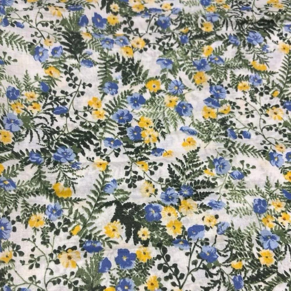 花柄プリント生地 ホワイト系/幅104cm×50cm