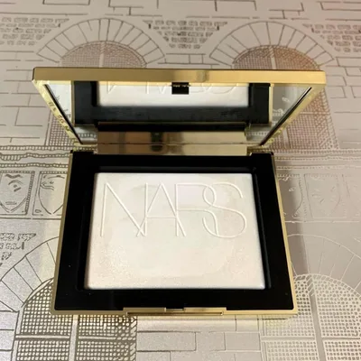 美品☆NARS●ゴールドダスト ライトリフレクティング セッティングパウダー