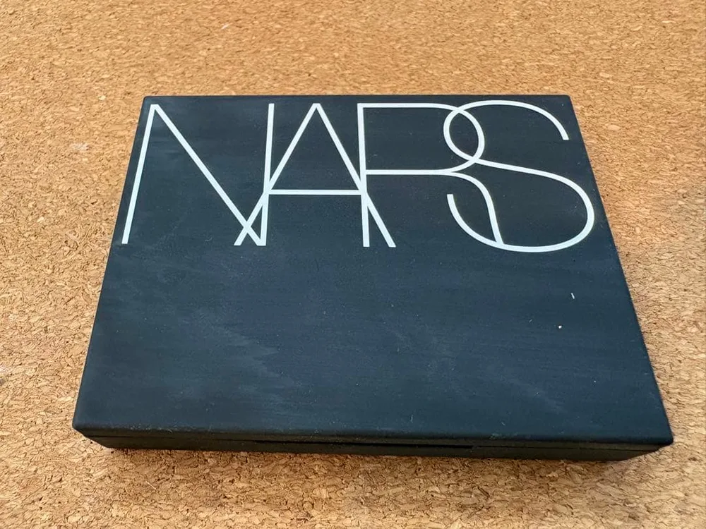 NARS ライトリフレクティング セッティングパウダー プレスト ベージュ