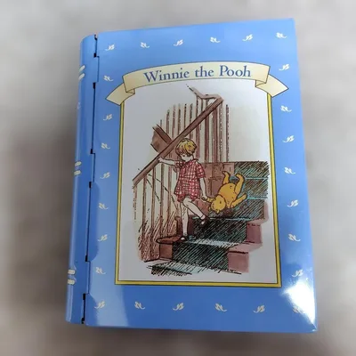 schylling プーさん Winnie the Pooh 本型 貯金箱 缶