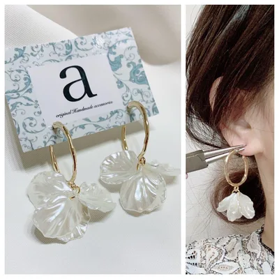 2351-3☺︎花びらパールフラワーと半円フープのチタンピアス☺︎