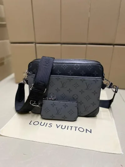 LOUIS VUITTON モノグラム エクリプス ショルダーバッグ