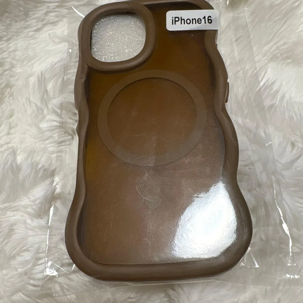 iPhone16 ケース ブラウン うねうね MagSafe