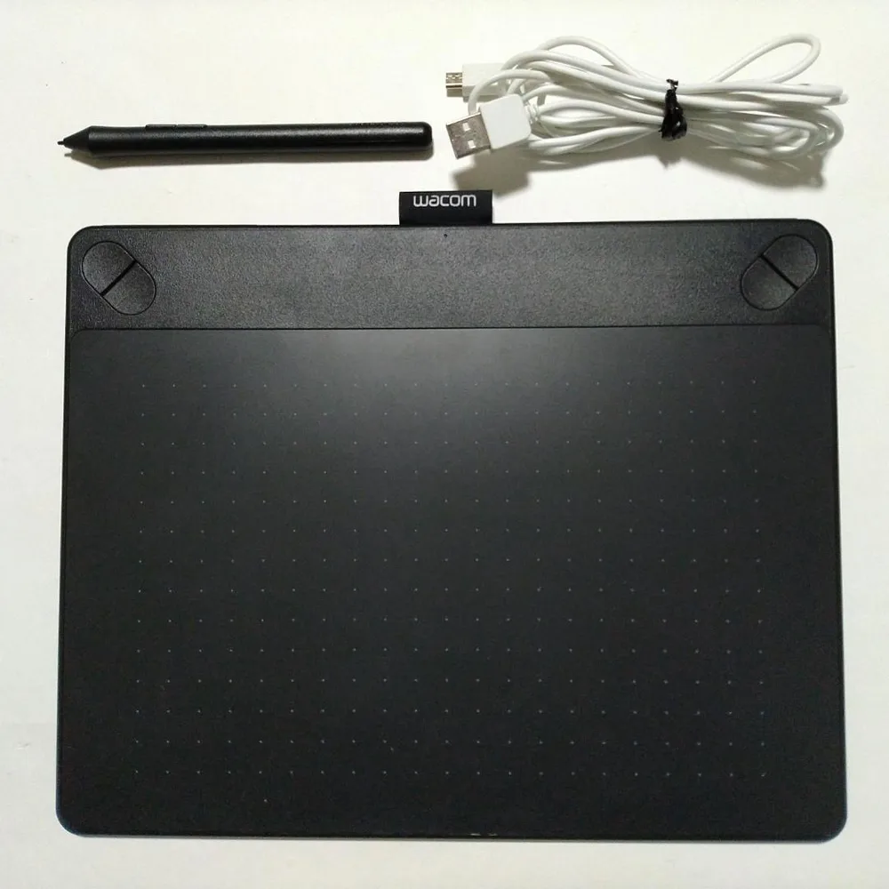 Wacom CTH-690 Intuos Comic ペンタブレット