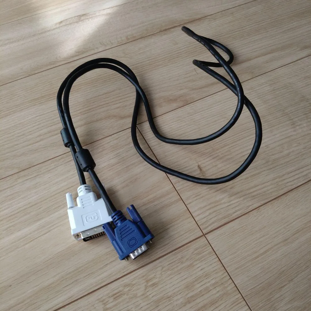 DVI-D to VGA 変換ケーブル