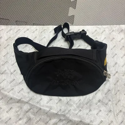 美品国内正規品 アークテリクス アーバンファニー ビームス別注 ブラック