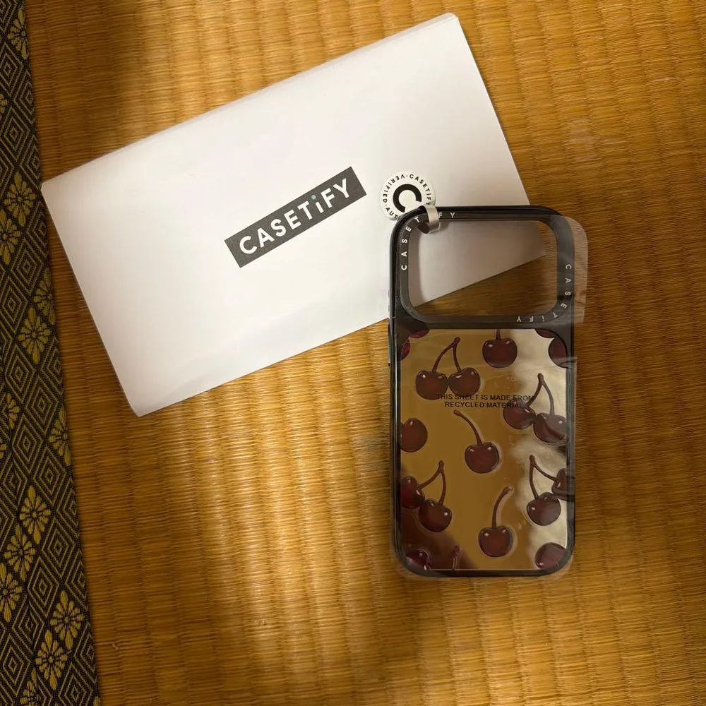 CASETiFY iPhone17/18pro用ケース チェリー柄